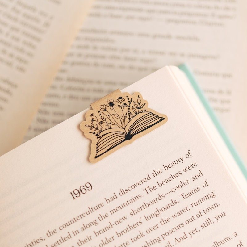 Marcador magnético Livro com flores Kraft
